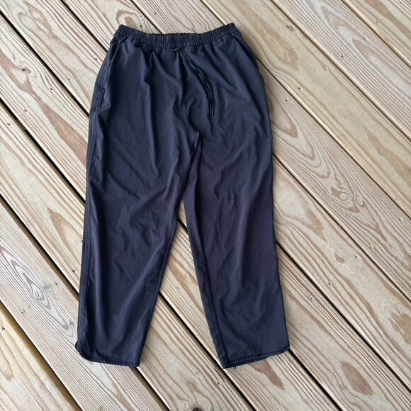 LULULEMON KEEP IT CLASSIC 23" CROP JOGGERS / PANTS 6 black - Picture 2 of 9
